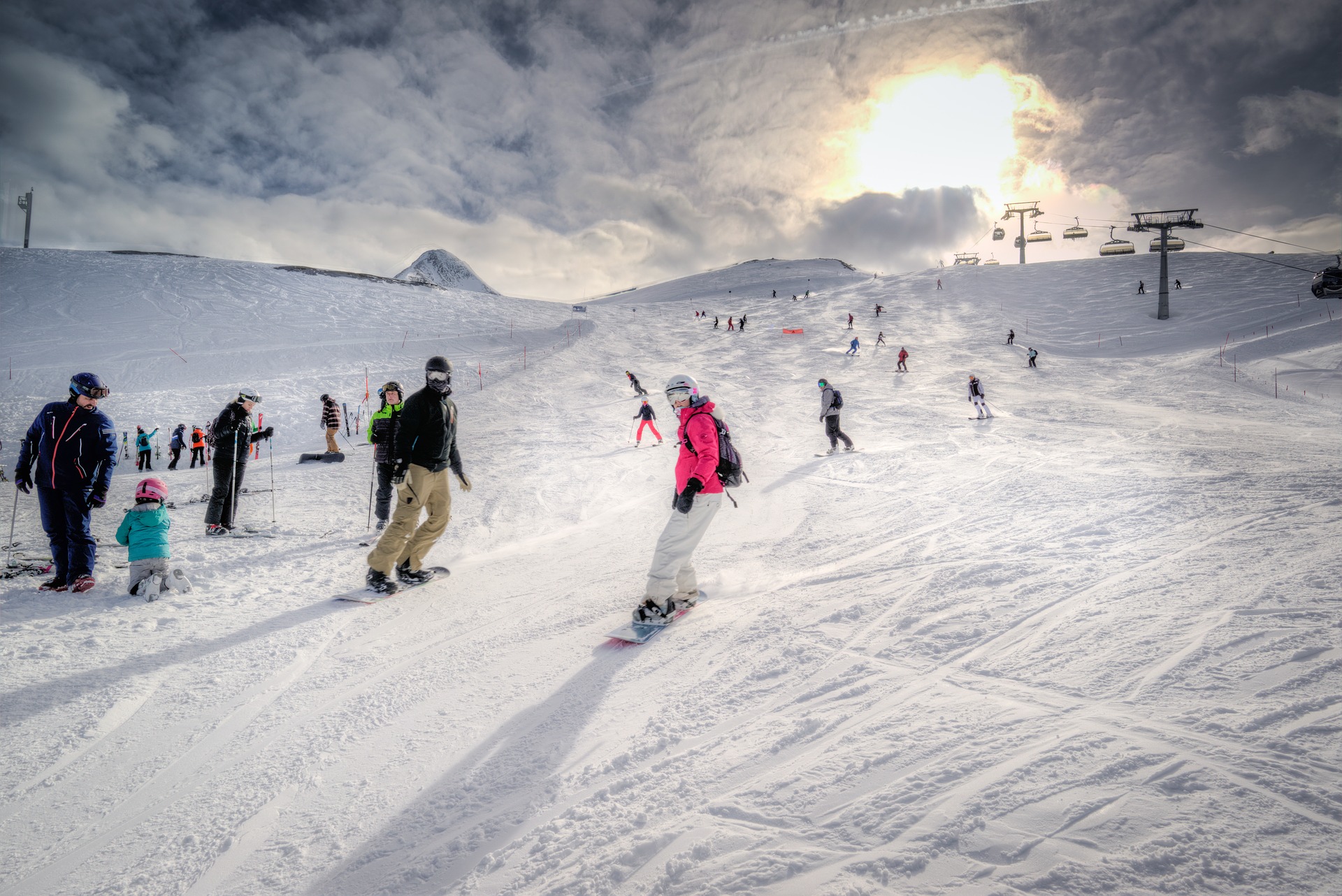 Grupowe wyjazdy na narty i snowboard — czy warto?