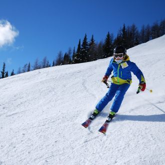 Wyjazdy narciarskie dla dzieci i dorosłych - zdrowe hobby na zimę