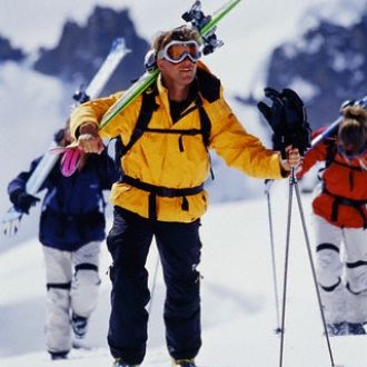 Jak nosić narty
